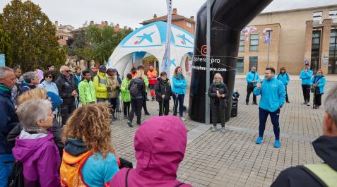 Más de un centenar de personas participan en la I Marcha Solidaria