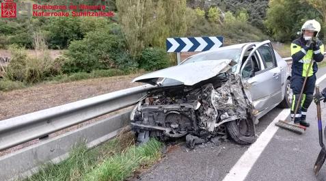 Herida una conductora de 31 años en una colisión entre coche y camión