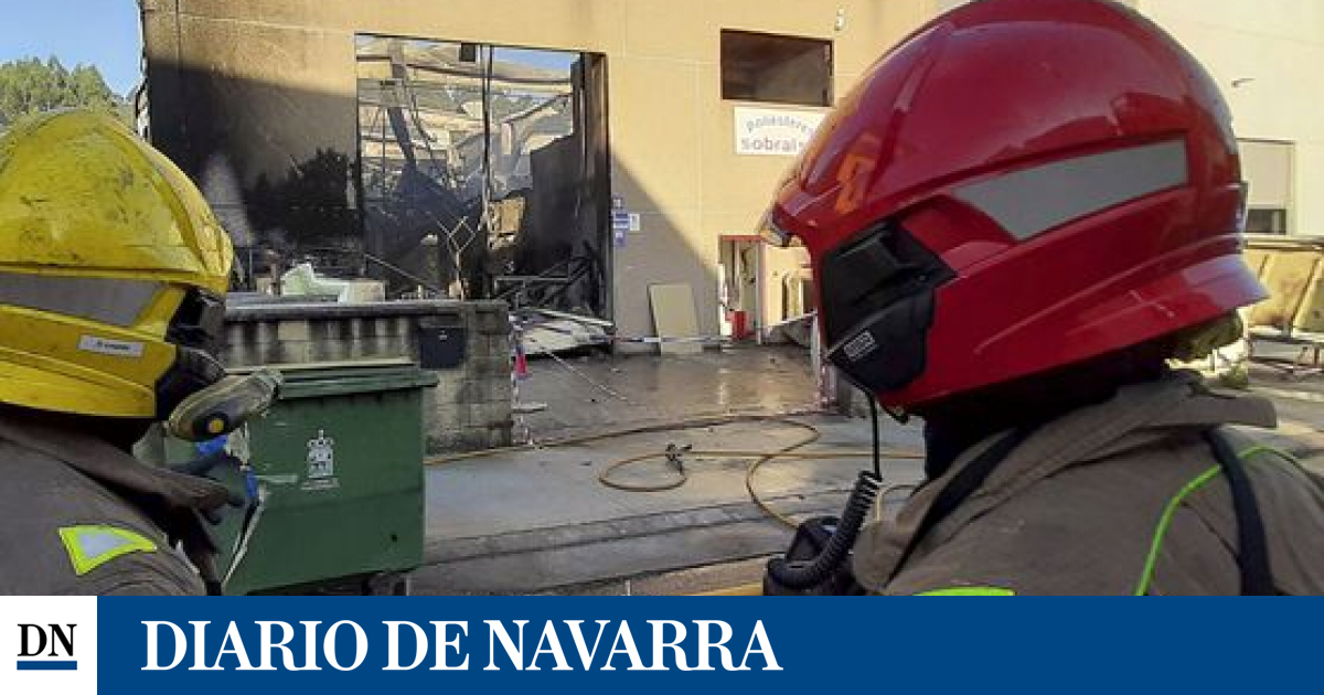 Muere un bombero en prácticas atropellado por un autobús en llamas en