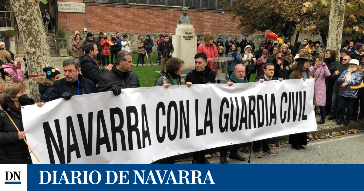 La concentración a favor de la Guardia Civil reúne a 1 400 personas en