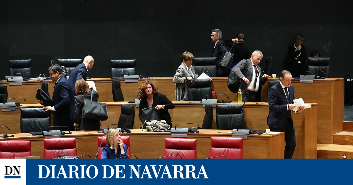 Fotos De Upn Abandonando El Pleno Del Parlamento De Navarra