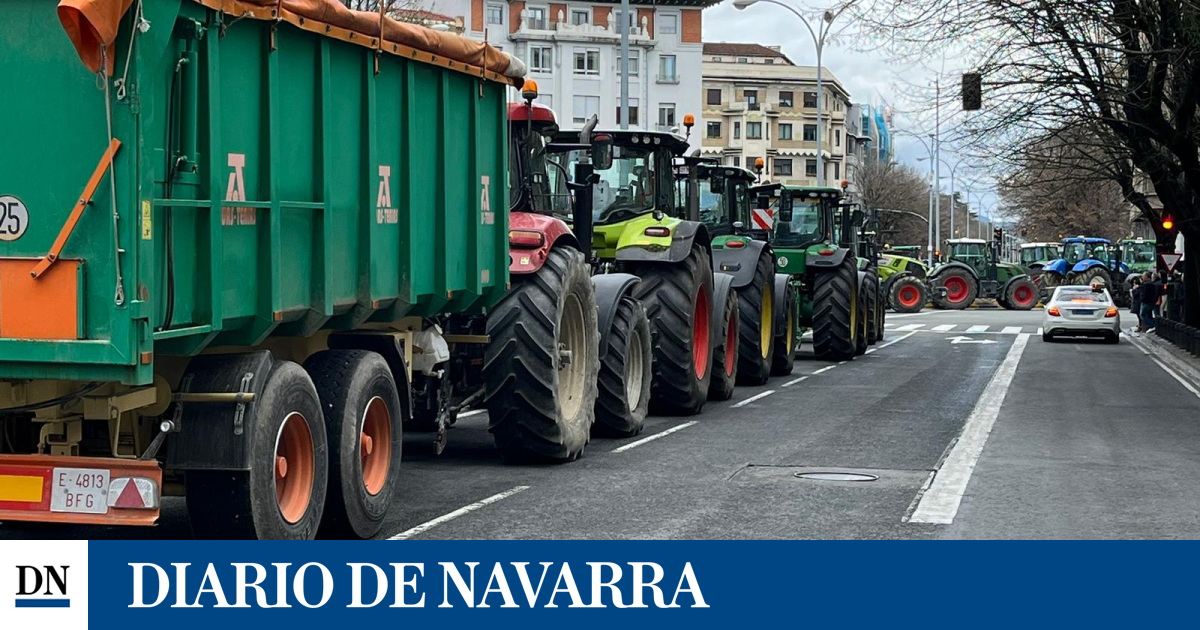 Una Nueva Protesta Agraria Bloquea La Plaza De Merindades Y La Avenida