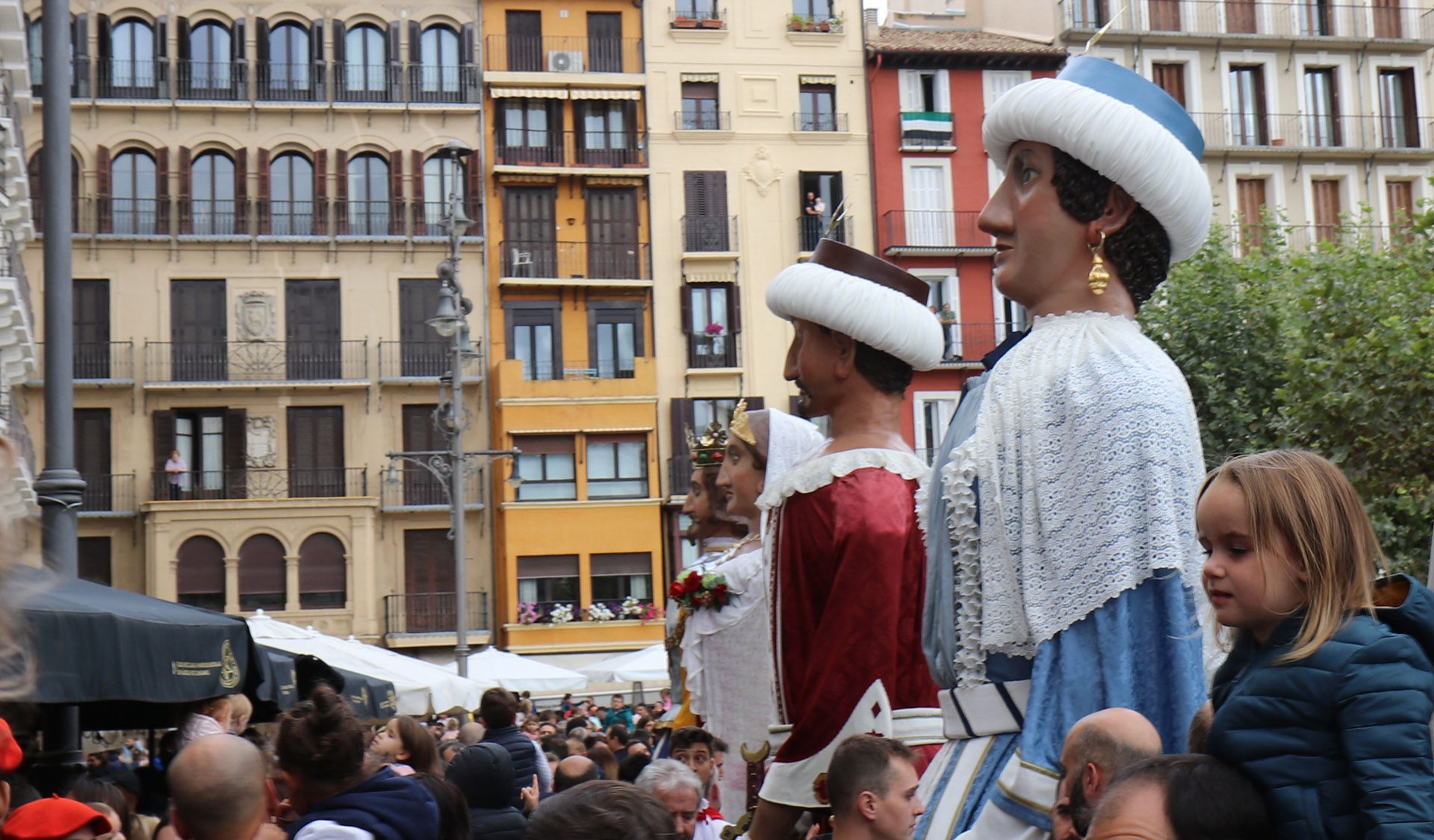 Fotos Del Recorrido De La Comparsa De Gigantes Y Cabezudos De San