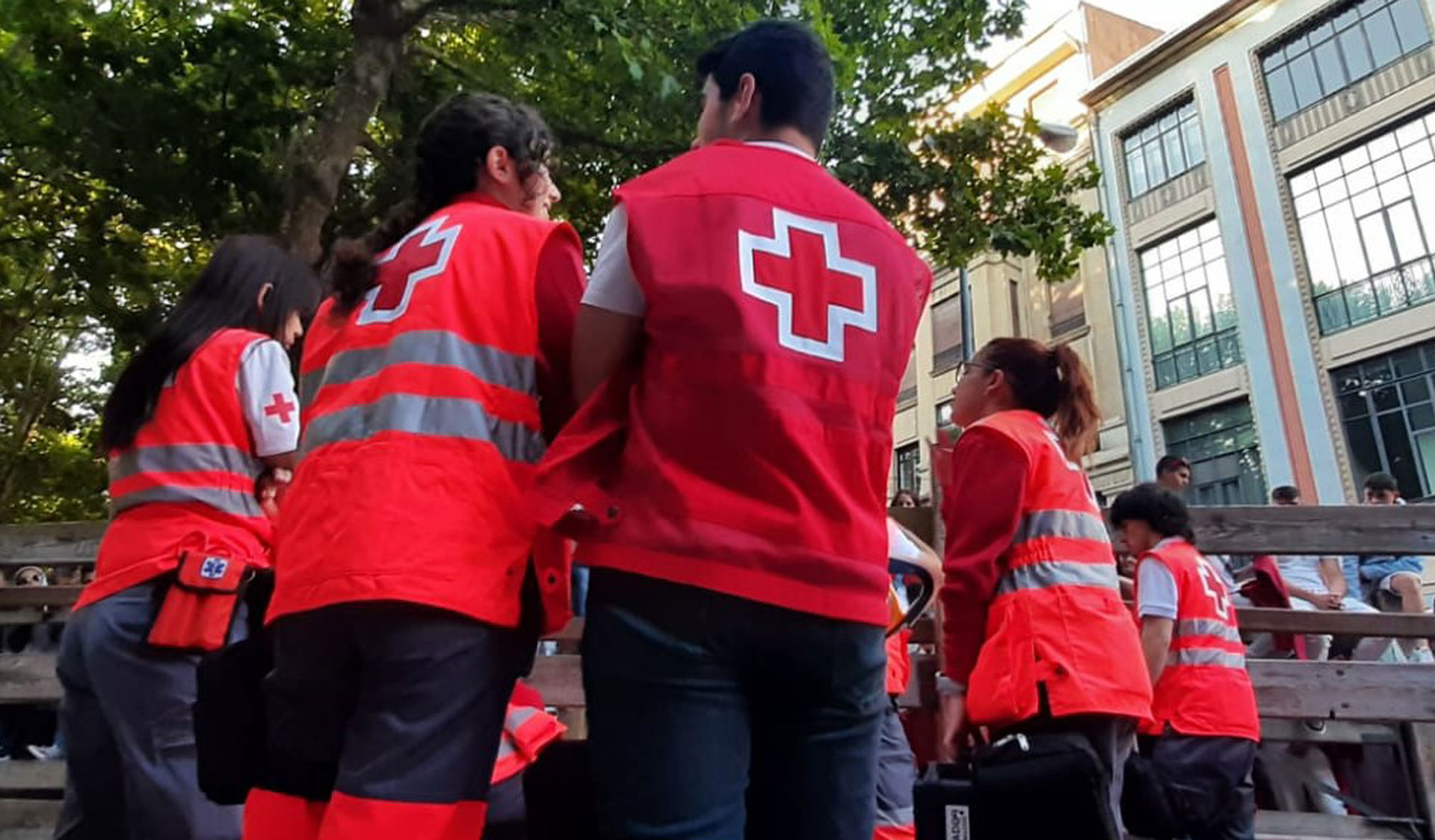 Suceso En Pamplona Voluntarios De Cruz Roja Atienden Un Parto En Plena