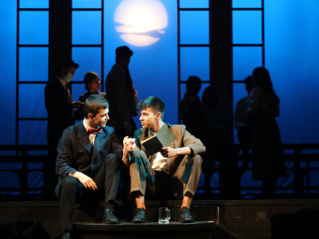 Adrián Ruiz (izq., caracterizado como Federico García Lorca) y Santiago Villamil (como Luis Buñuel), ayer durante un ensayo de la obra.