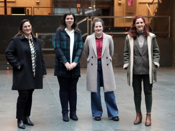 Las cooperativistas Begoña Liberal, Esther Burgui, Itxaso Iriarte y Maite Muruzábal intervinieron ayer en la Comisión de Desarrollo Rural y Medio Ambiente del Parlamento de Navarra.