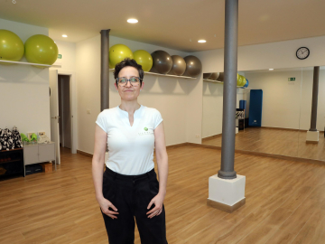 Mila Rández Borrajo, en la sala de actividades de su establecimiento Ultreia de la calle del Carmen, número 3