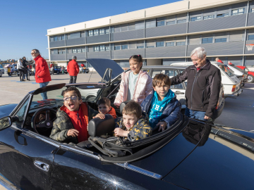 A: BLANCA ALDANONDO
F: 01/02/2023
P:
L: TUDELA
T: VISITA DE COCHES CLASICOS DE LA ASOCIACION SAN FERMIN DE PAMPLONA AL COLEGIO HUERTAS MAYORES POR UN TRABAJO SOBRE LA HISTORIA DE LOS COCHES DE ALUMNOS DE 1º DE PRIMARIA