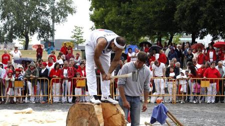 Exhibición de deporte rural en San Fermín el día 13 de julio en la Plaza de los Fueros.