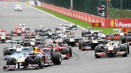 El piloto de Red Bull Sebastian Vettel se ha impusto en el Gran Premio de Bélgica, por delante de su compañero Mark Webber, Jenson Button y Fernando Alonso, que ha concluido en cuarta posición a pesar de que, durante varias vueltas, comandó la carrera.