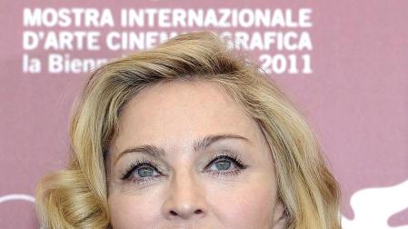 La última película de Roman Polanski, "Un dios salvaje", se ha presentado este jueves en el Festival de Venecia con una gran acogida por parte de la crítica. Aunque el polémico director no ha estado presente en la ciudad italiana, sí han acudido tres de los protagonistas del filme: Kate Winslet, Christoph Waltz y John C. Reilly. Además, Madonna ha presentado fuera de concurso su segunda película como directora, "W.E.", todo un canto a la liberación femenina.