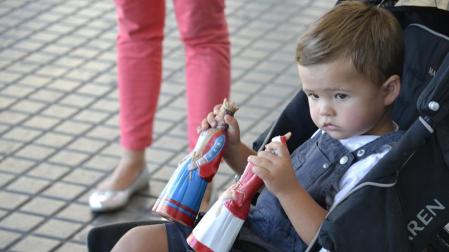 Los pamploneses conmemoran el Privilegio de la Unión con el desfile de la Comparsa