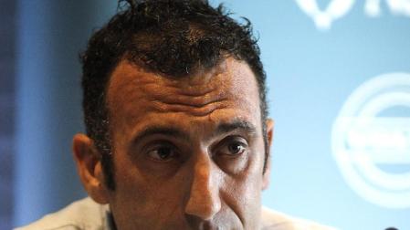 El ciclista navarro José Vicente "Chente" García Acosta anuncia su retirada del ciclismo profesional en una rueda de prensa en el Hotel Castillo de Gorráiz.