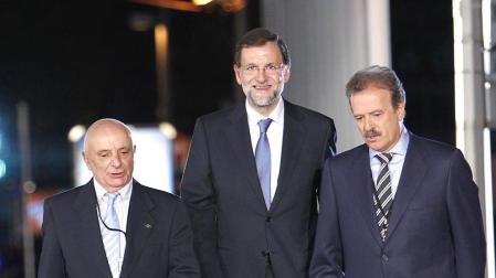 Rajoy y Rubalcaba se enfrentan en el debate televisado en la Academia de televisión.