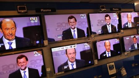 Rajoy y Rubalcaba se enfrentan en el debate televisado por la Academia de televisión, en el Palacio de Congresos.