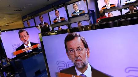 Rajoy y Rubalcaba se enfrentan en el debate televisado por la Academia de televisión, en el Palacio de Congresos.