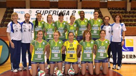El GH Ecay Leadernet y sus seis equipos filiales, con más de 80 jugadoras, se presentaron en el pabellón de la Universidad de Navarra. Esta temporada, el equipo principal debuta en la Superliga 2, segunda categoría del voley femenino nacional.