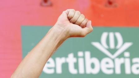Cobo celebra una de sus victorias de etapa en la Vuelta en 2011. 	REUTERS