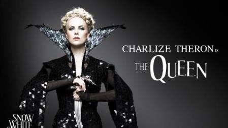 Charlize Theron es la reina Ravenna en Blancanieves y la leyenda del cazador.