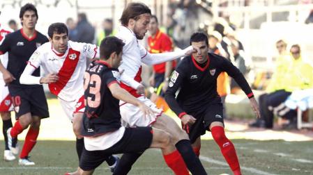 Michu y Tamudo amargan el retorno de Reyes (2-1)