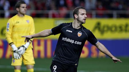 El Valencia elimina al Sevilla y pasa a cuartos en un choque intenso (2-1)
