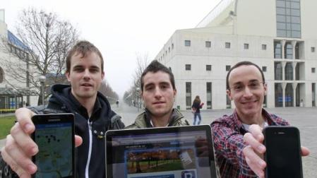 Los ingenieros informáticos Héctor Napal Basterrica, Alberto Cuesta Remón y Mael Taleb 	EDUARDO BUXENS