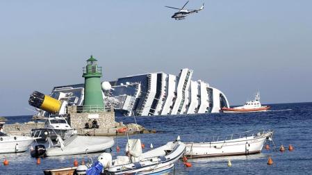 Varias personas han muerto y otras han resultado heridas, mientras continúan las labores de rescate de los pasajeros del crucero Costa Concordia, que encalló la noche del viernes en la isla italiana de Giglio.