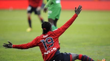 Imágenes del partido entre Osasuna y Racing en el Reyno de Navarra