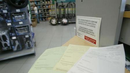 Imagen de las hojas de reclamaciones en un establecimiento. Son obligatorias y gratuitas. 	 CALLEJA