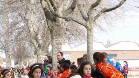 Un momento de la carrera de la categoría benjamín femenino. 	DN