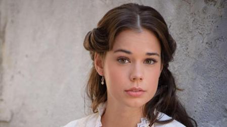 Laia Costa, la 'Caperucita  roja' de Antena 3