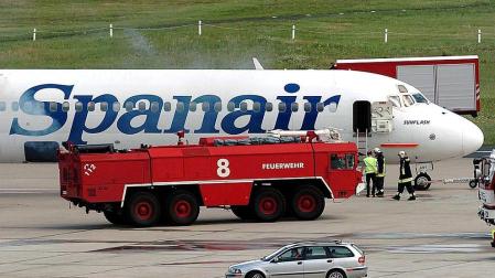 La empresa Spanair confirmó este viernes el cese de sus vuelos, que fueron cancelados esa misma noche en los principales aeropuertos de España.
