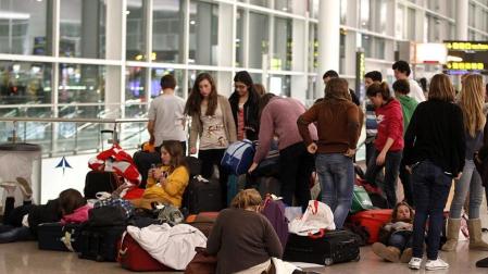 La empresa Spanair confirmó este viernes el cese de sus vuelos, que fueron cancelados esa misma noche en los principales aeropuertos de España.