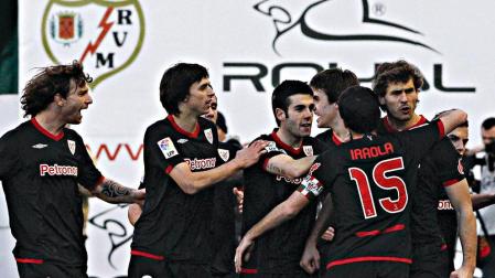 Tres goles de Llorente neutralizan al Rayo