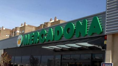 Acceso a un supermercado de Mercadona en Alicante. DANIEL MADRIGAL / LAS PROVINCIAS