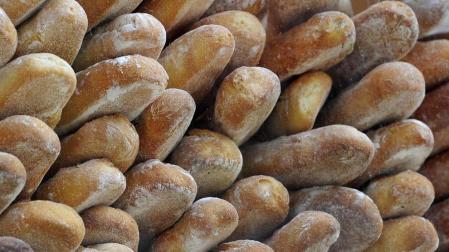 Competencia abre un expediente a trece establecimientos de pan de Navarra