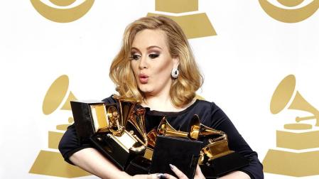 Adele arrasa en los Premios Grammy