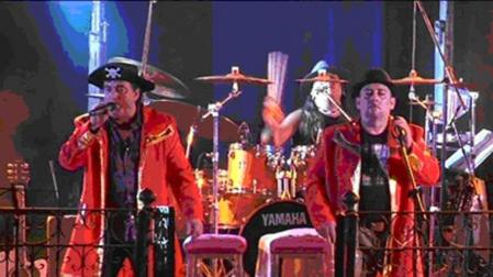 Tres p&aacute;jaros y un tr&iacute;o, en concierto