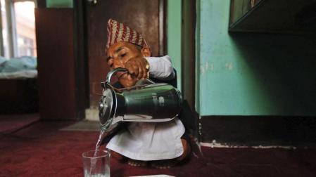 Un nepal&iacute; de 72 a&ntilde;os aguarda su inscripci&oacute;n como hombre m&aacute;s peque&ntilde;o del mundo
