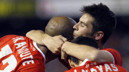 El Sevilla despierta ante un Valencia dormido (1-2)