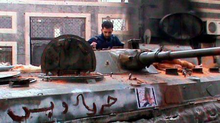 Los rebeldes se retiran del barrio sitiado de Homs