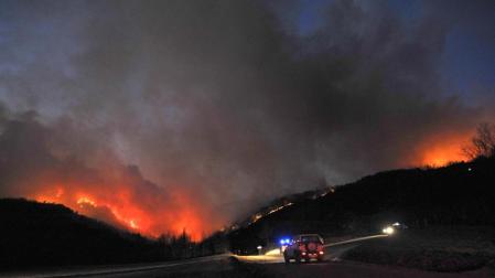 Cuatro incendios en Lleida y Huesca arrasan cientos de hect&aacute;reas