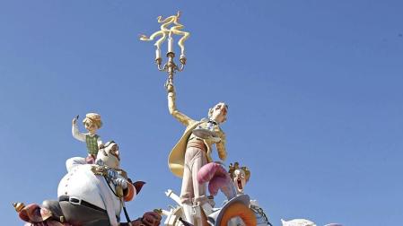 Varias imágenes de las fallas de Valencia