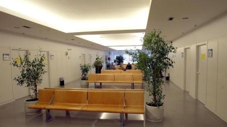 Imagen de una de las salas de espera del centro de consultas externas Príncipe de Viana de Pamplona. 	ARCHIVO