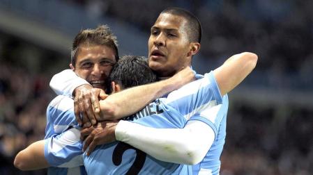 El M&aacute;laga no falla y apunta hacia Europa (4-2)