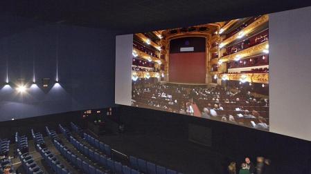 Las nuevas tecnologías están permitiendo acercar la representación en directo de las mejores óperas europeas a las pantallas de cine navarras. Itaroa o Carlos III son cita habitual de amantes de este género musical que viven este espectáculo como si se encontraran en el escenario donde se interpreta en vivo. El pasado martes 13 de marzo, Cines Itaroa ofreció la retransmisión de La Bohème desde el Teatre del Liceu de Barcelona. Los asistentes disfrutaron de tres horas de magia operística gracias a la calidad de imagen y sonido que se consigue.
