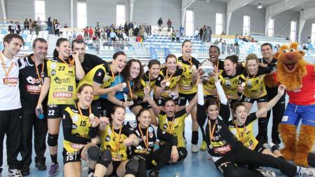 Las jugadoras del Asfi Itxako se han proclamado campeonas de la XXXIII Copa de la Reina de balonmano tras vencer en la final al Bera Bera guipuzcoano.