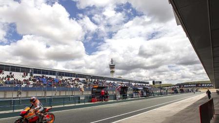 Imágenes de los entrenamientos oficiales en todas las categorías del Mundial de Motociclismo 2012 correspondientes al Gran Premio de España, celebrado en el circuito de Xerez de la Frontera.