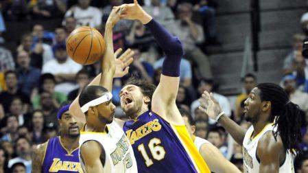 Lakers ganan en Denver y colocan la eliminatoria 3-1 a su favor