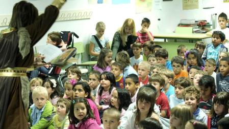 Fundaci&oacute;n Diario de Navarra lleva la serie "&Eacute;rase una vez en Navarra" a los colegios